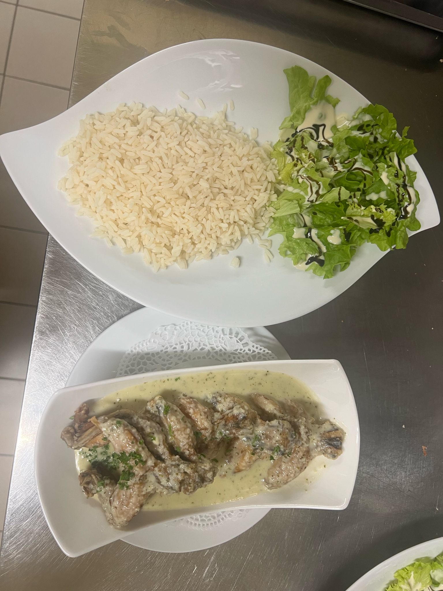 le-qg-de-la-gourmandise - plat cuisses de grenouilles le-qg-de-la-gourmandise - plat cuisses de grenouilles